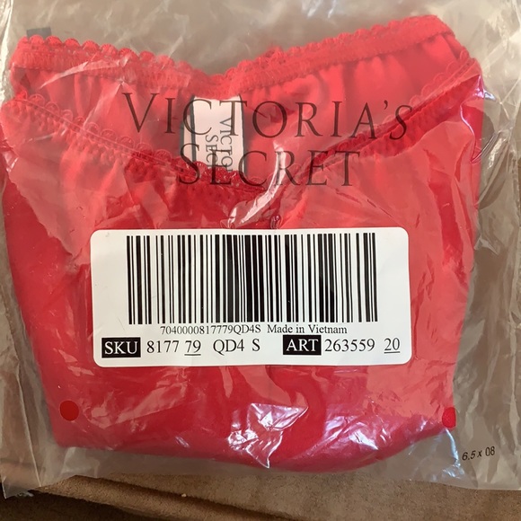NWT Victoria‘a Secret Satin Flutter Shortie - Picture 4 of 4